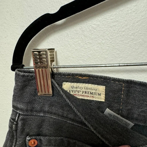 NWT Levi’s 501 ‘93 Premium Denim Shorts - Vintage Inspired Cut-Off Jean Shorts - Picture 5 of 7